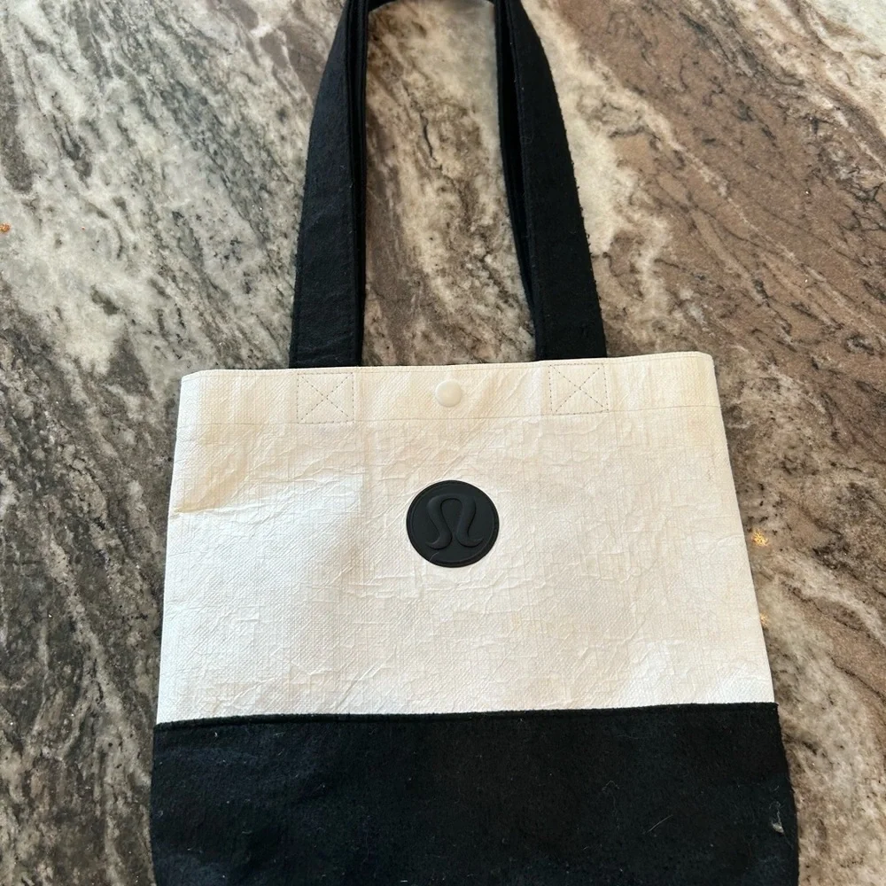 lululemon athletica Black and Cream Tote has wear stains piling